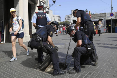 El lema 'No tinc por' preside la manifestación por los atentados en Cataluña