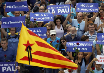 El lema 'No tinc por' preside la manifestación por los atentados en Cataluña