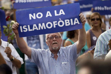 El lema 'No tinc por' preside la manifestación por los atentados en Cataluña
