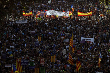 El lema 'No tinc por' preside la manifestación por los atentados en Cataluña