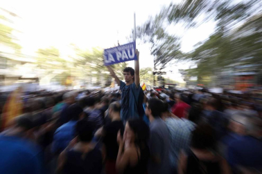 El lema 'No tinc por' preside la manifestación por los atentados en Cataluña