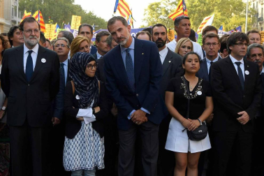 El lema 'No tinc por' preside la manifestación por los atentados en Cataluña