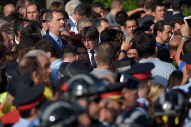 El lema 'No tinc por' preside la manifestación por los atentados en Cataluña