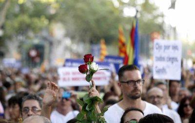 El lema 'No tinc por' preside la manifestación por los atentados en Cataluña