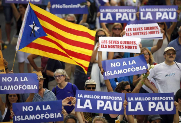El lema 'No tinc por' preside la manifestación por los atentados en Cataluña