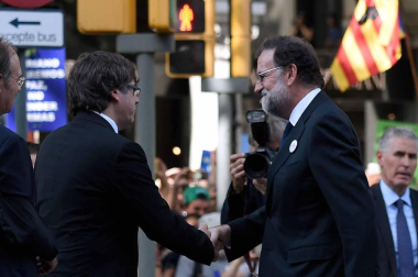El lema 'No tinc por' preside la manifestación por los atentados en Cataluña