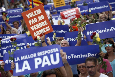 El lema 'No tinc por' preside la manifestación por los atentados en Cataluña