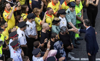 El lema 'No tinc por' preside la manifestación por los atentados en Cataluña