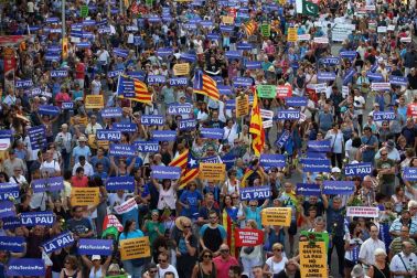 El lema 'No tinc por' preside la manifestación por los atentados en Cataluña