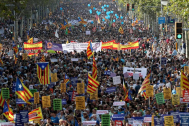 El lema 'No tinc por' preside la manifestación por los atentados en Cataluña