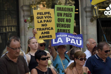 El lema 'No tinc por' preside la manifestación por los atentados en Cataluña
