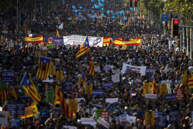 El lema 'No tinc por' preside la manifestación por los atentados en Cataluña