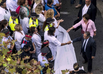 El lema 'No tinc por' preside la manifestación por los atentados en Cataluña