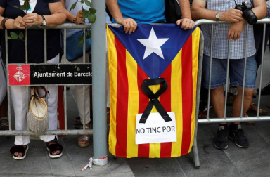 El lema 'No tinc por' preside la manifestación por los atentados en Cataluña
