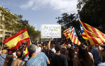 El lema 'No tinc por' preside la manifestación por los atentados en Cataluña