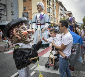 Despedida en Noáin de la Comparsa de Gigantes y Cabezudos