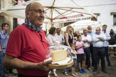 Un hotel de Pamplona paga 4.500 euros por el queso ganador del Artzai Eguna