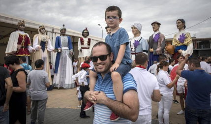 Despedida en Noáin de la Comparsa de Gigantes y Cabezudos