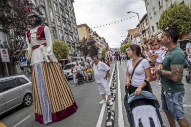 Despedida en Noáin de la Comparsa de Gigantes y Cabezudos