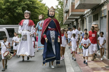 Despedida en Noáin de la Comparsa de Gigantes y Cabezudos