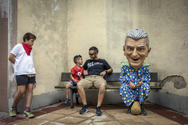 Despedida en Noáin de la Comparsa de Gigantes y Cabezudos