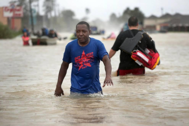 Harvey deja lluvias "mortales" en Texas