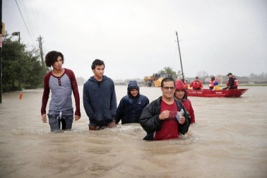 Harvey deja lluvias "mortales" en Texas