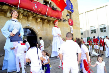 Imágenes del cohete de fiestas en Murillo del Fruto