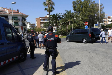 La localidad tarraconense de Cambrils, destino vacacional de muchos navarros, retomó poco a poco la normalidad este viernes tras el atentado yihadista registrado de madrugada.