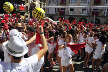 El cohete dio comienzo a las fiestas de Peralta 2017