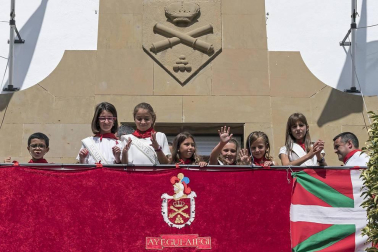 Inicio infantil de fiestas con el cohete de Ayegui