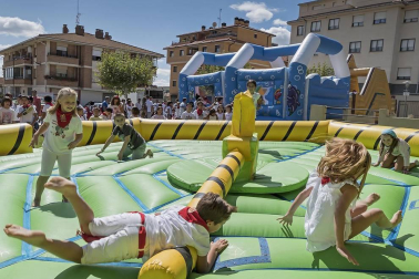 Inicio infantil de fiestas con el cohete de Ayegui