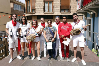 Durante las fiestas de Ablitas, en el día de los mayores y jubilados, se desarrolla el campeonato de lanzamiento de melones