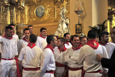 Imágenes de la procesión en honor a la Virgen de la Nieva.