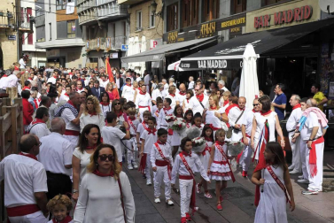 Imágenes de la procesión en honor a la Virgen de la Nieva.