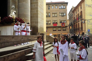 Imágenes de la procesión en honor a la Virgen de la Nieva.