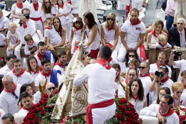 Imágenes de la procesión en honor a la Virgen de la Nieva.