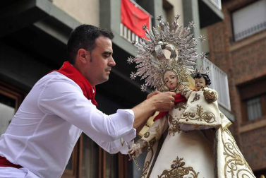 Imágenes de la procesión en honor a la Virgen de la Nieva.