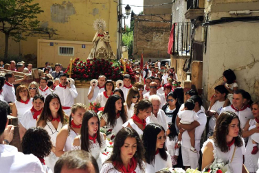 Imágenes de la procesión en honor a la Virgen de la Nieva.