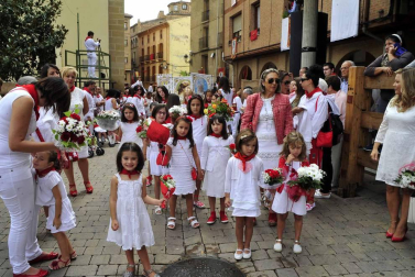 Imágenes de la procesión en honor a la Virgen de la Nieva.