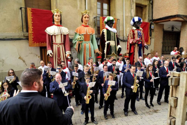 Imágenes de la procesión en honor a la Virgen de la Nieva.