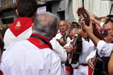 Imágenes de la procesión en honor a la Virgen de la Nieva.