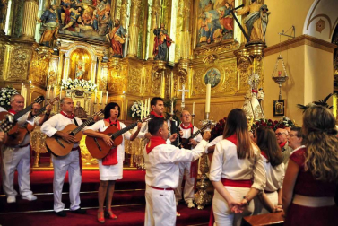 Imágenes de la procesión en honor a la Virgen de la Nieva.