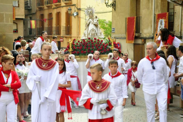 Imágenes de la procesión en honor a la Virgen de la Nieva.