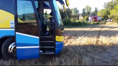 Un muerto al colisionar un coche y un autobús en Zubielqui