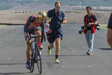 Imágenes del paso de La Vuelta por el Circuito de los Arcos