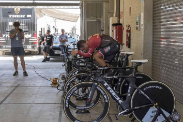 Imágenes del paso de La Vuelta por el Circuito de los Arcos