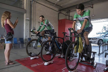 Imágenes del paso de La Vuelta por el Circuito de los Arcos