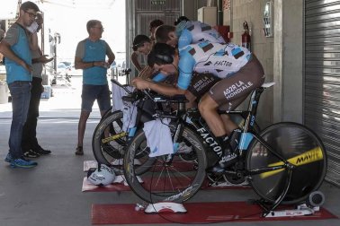 Imágenes del paso de La Vuelta por el Circuito de los Arcos
