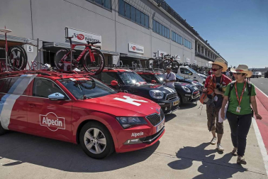 Imágenes del paso de La Vuelta por el Circuito de los Arcos